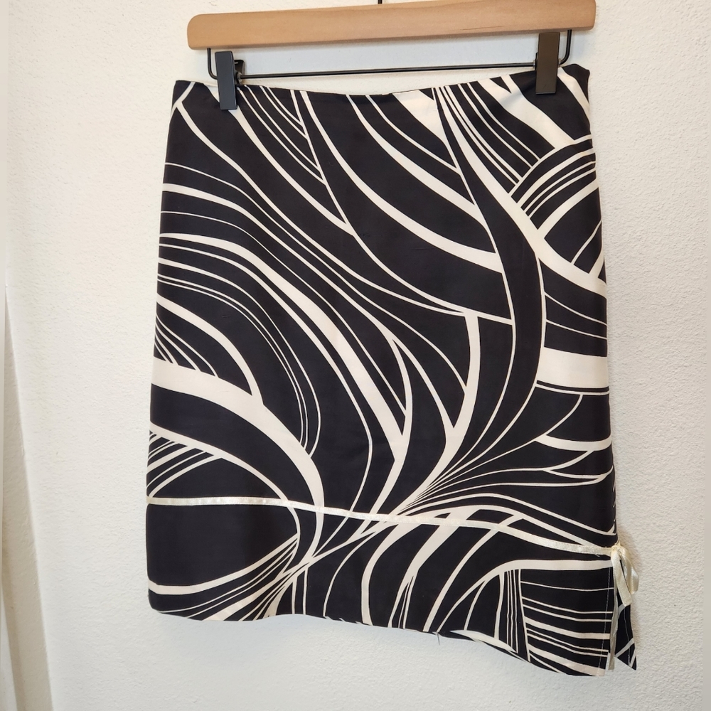 GRACE ELEMENTS Silk Geometric Print Knee Length Skirt Black and White Swirl
